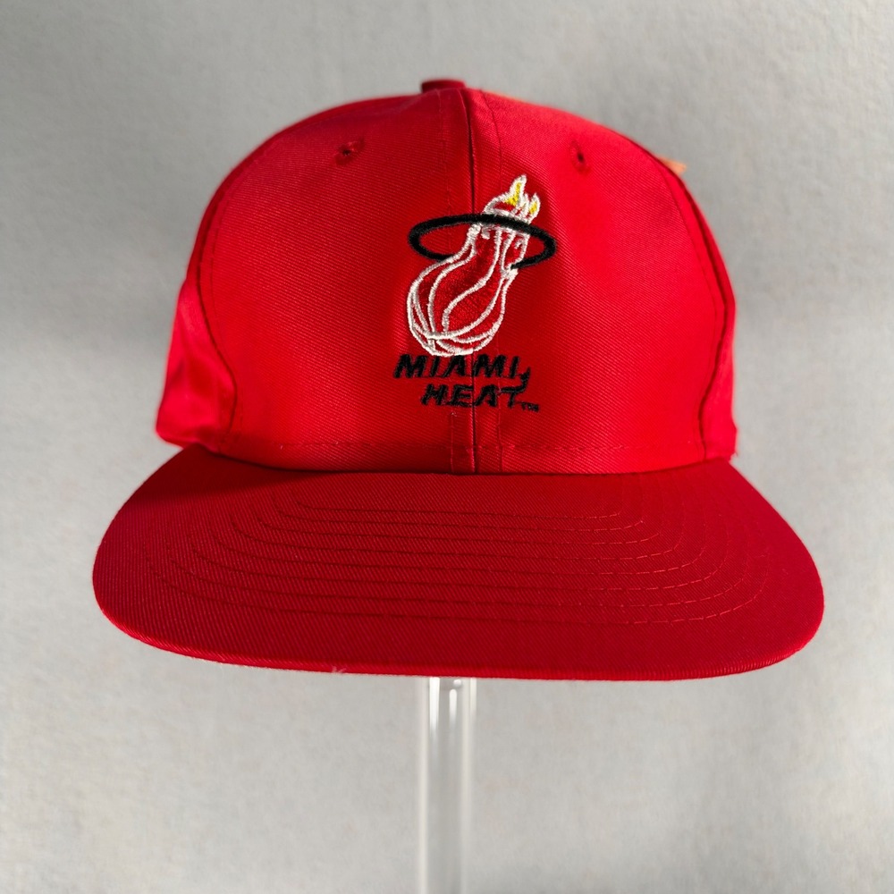 Miami Heat Logo 7 1990s Vintage NBA Snapback Hat NWT Red Gray Underbrim